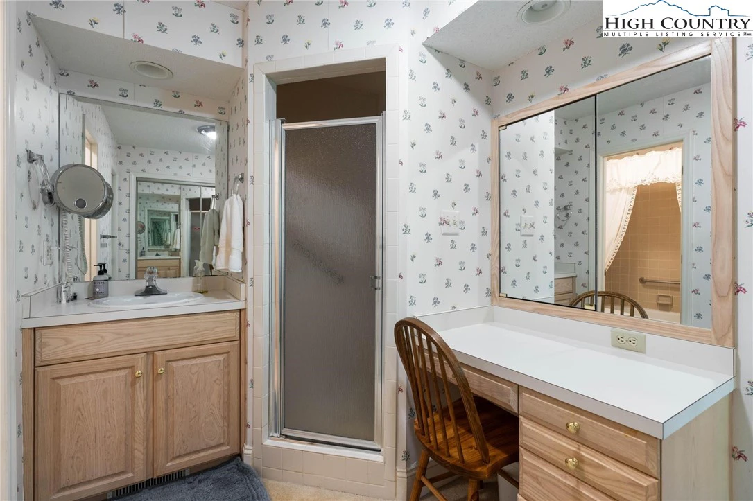 Image number 2 for the current listing