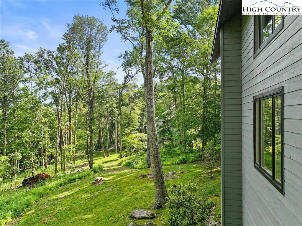 Image number 18 for the current listing