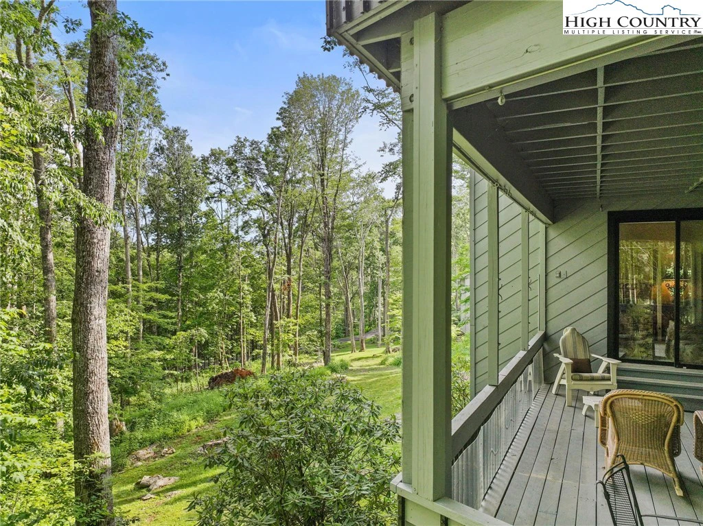 Image number 19 for the current listing