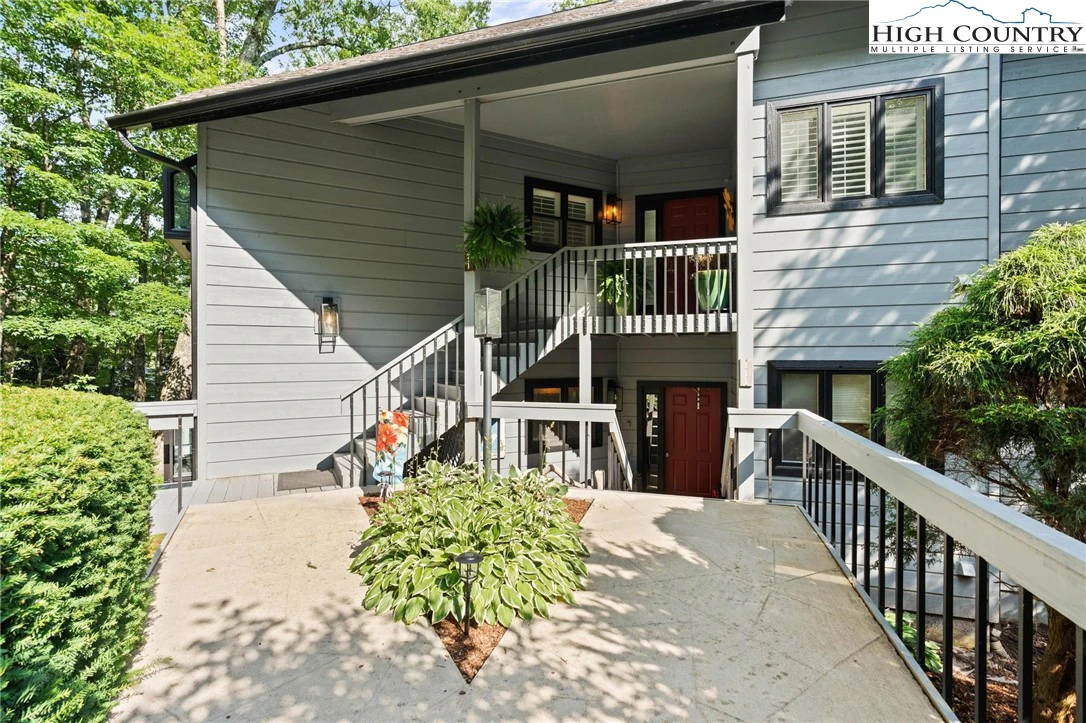 Image number 1 for the current listing