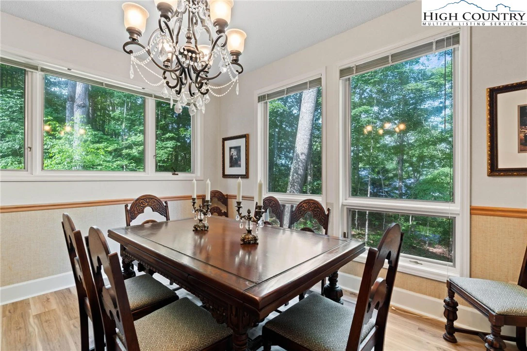 Image number 21 for the current listing