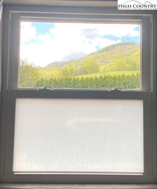 Image number 11 for the current listing