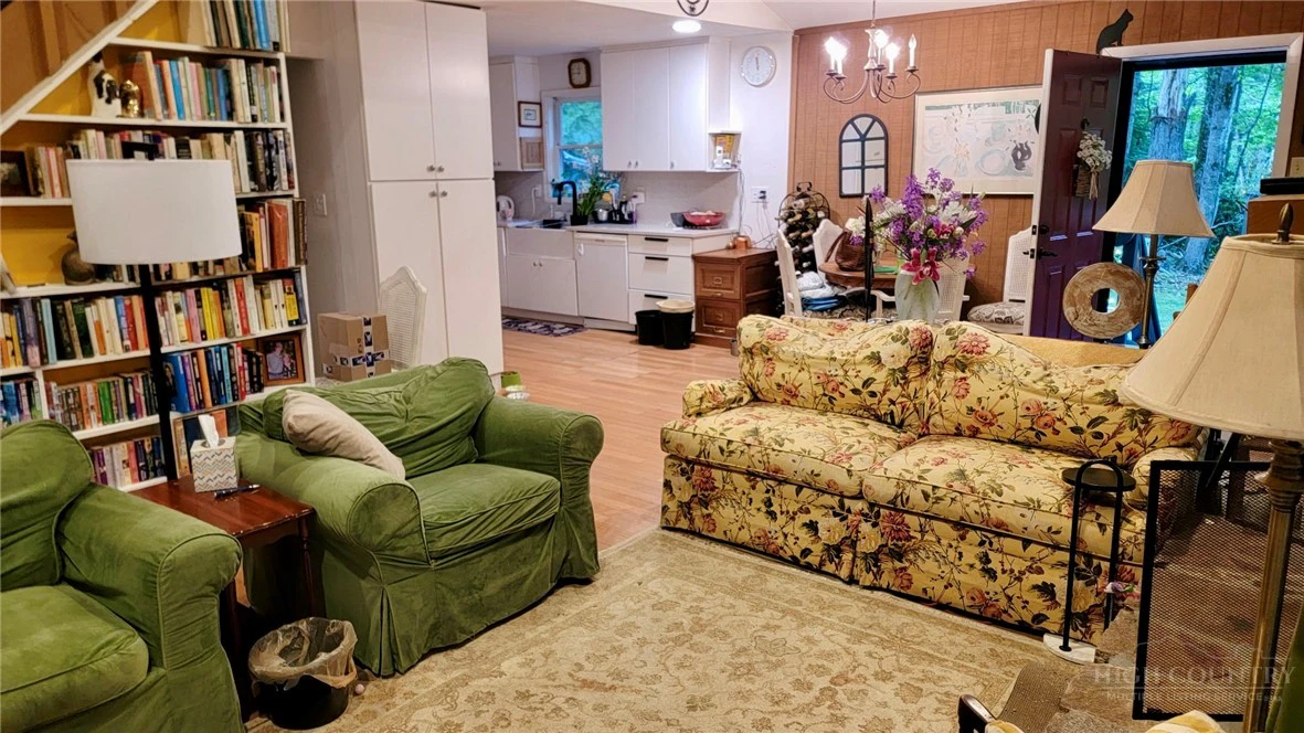 Image number 2 for the current listing