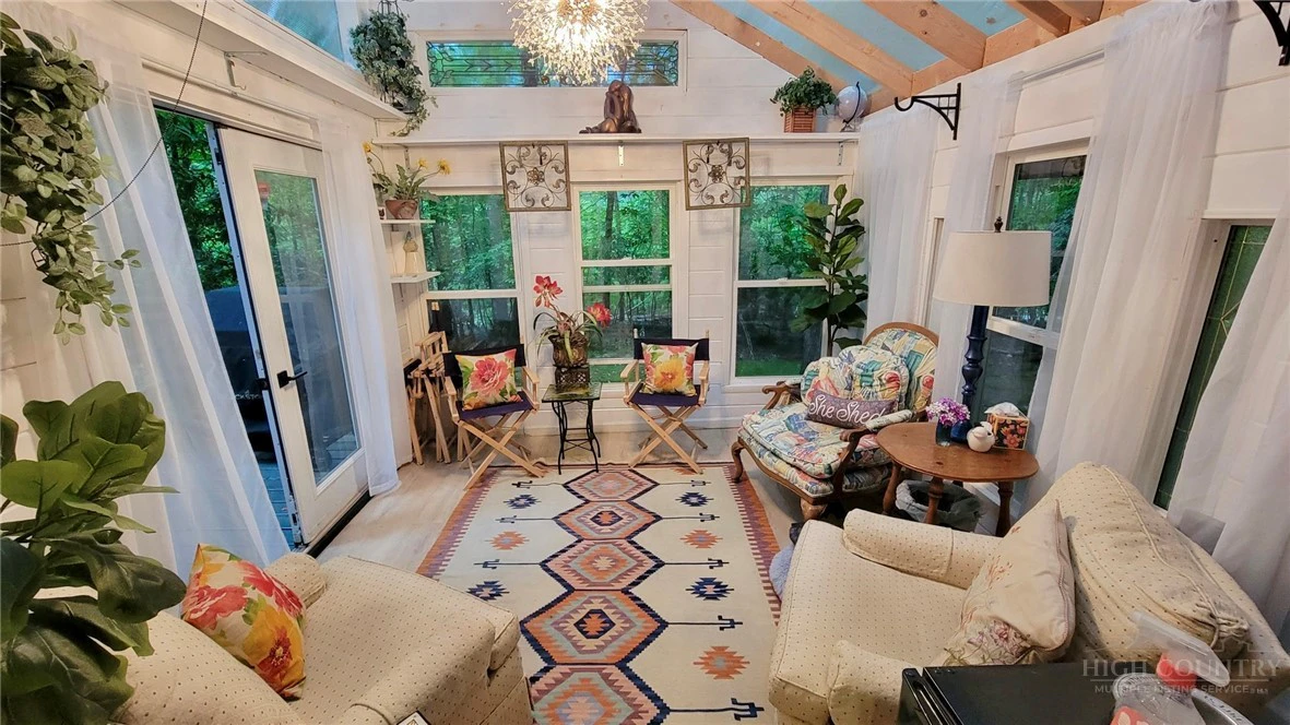 Image number 5 for the current listing