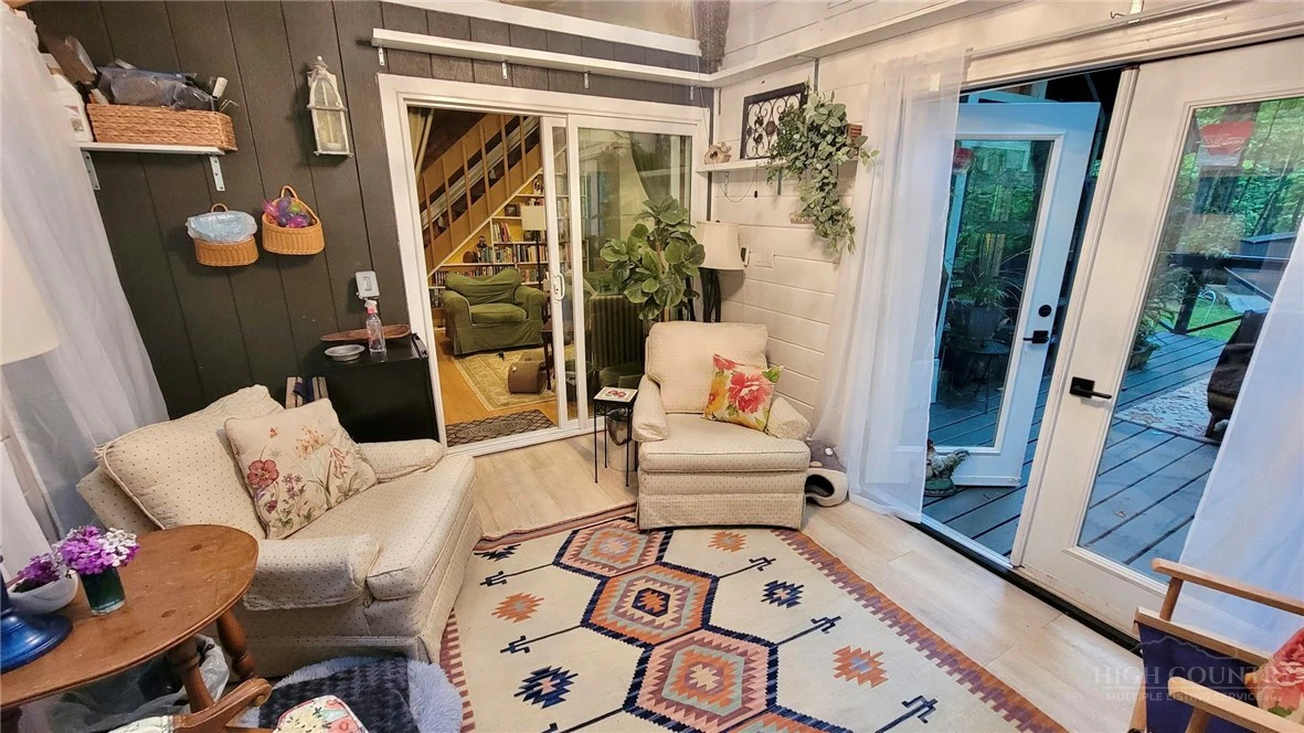 Image number 6 for the current listing