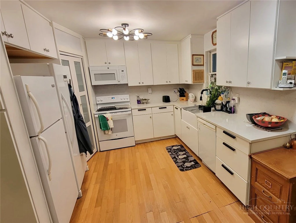 Image number 7 for the current listing