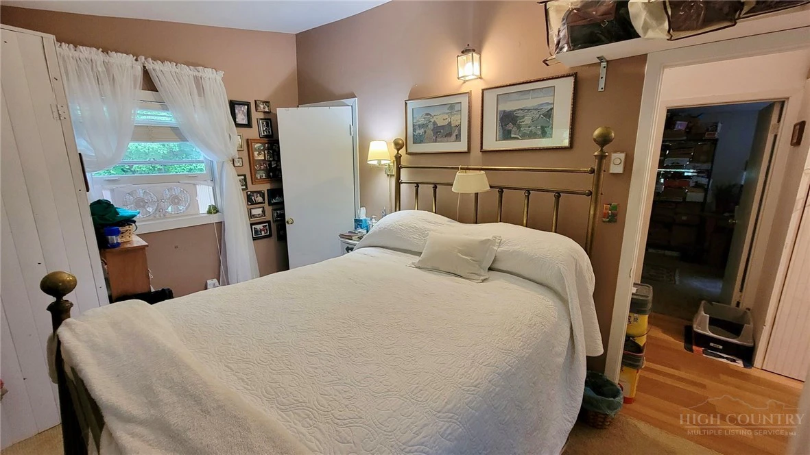 Image number 10 for the current listing