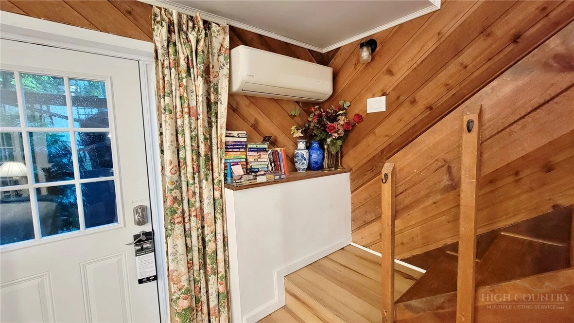Image number 12 for the current listing