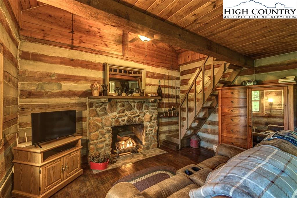Image number 11 for the current listing