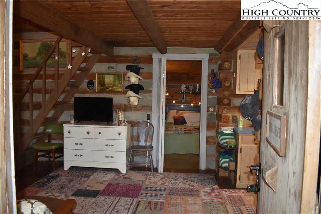 Image number 10 for the current listing