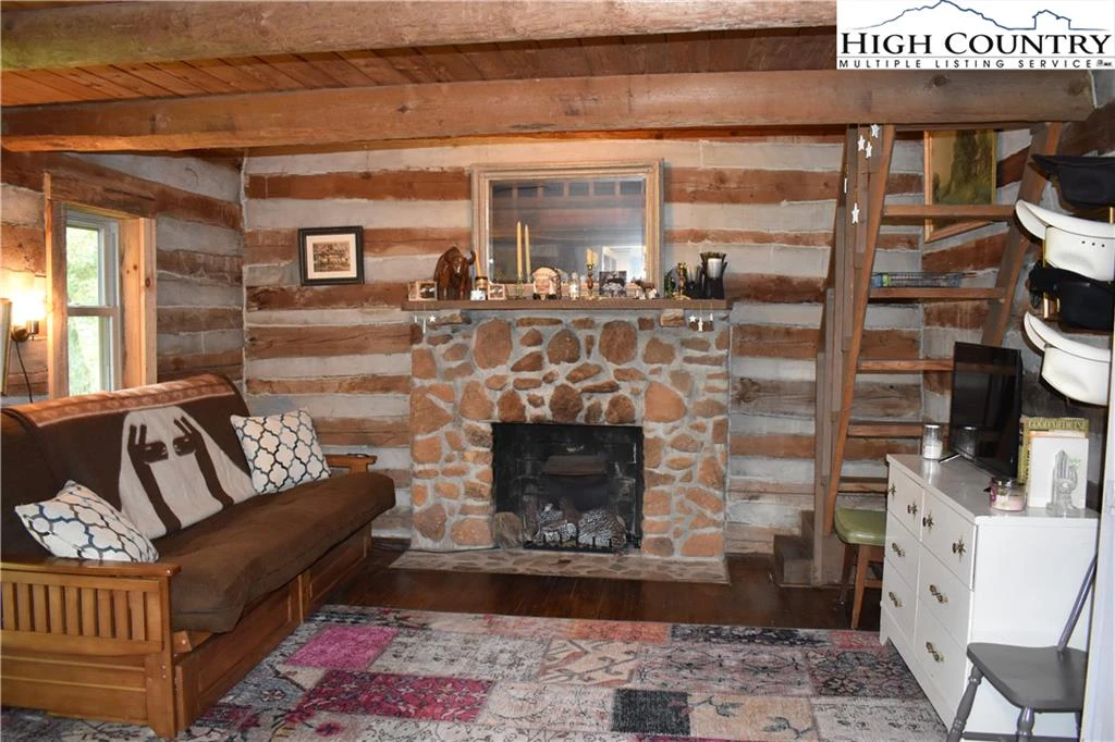 Image number 9 for the current listing