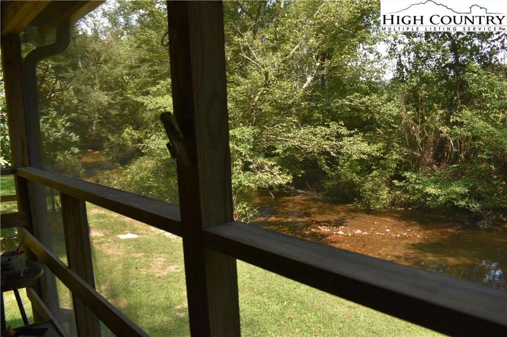 Image number 4 for the current listing