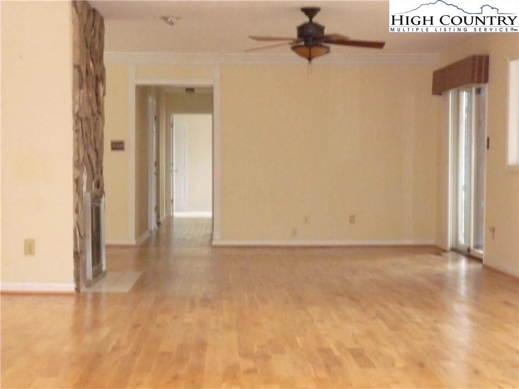 Image number 6 for the current listing