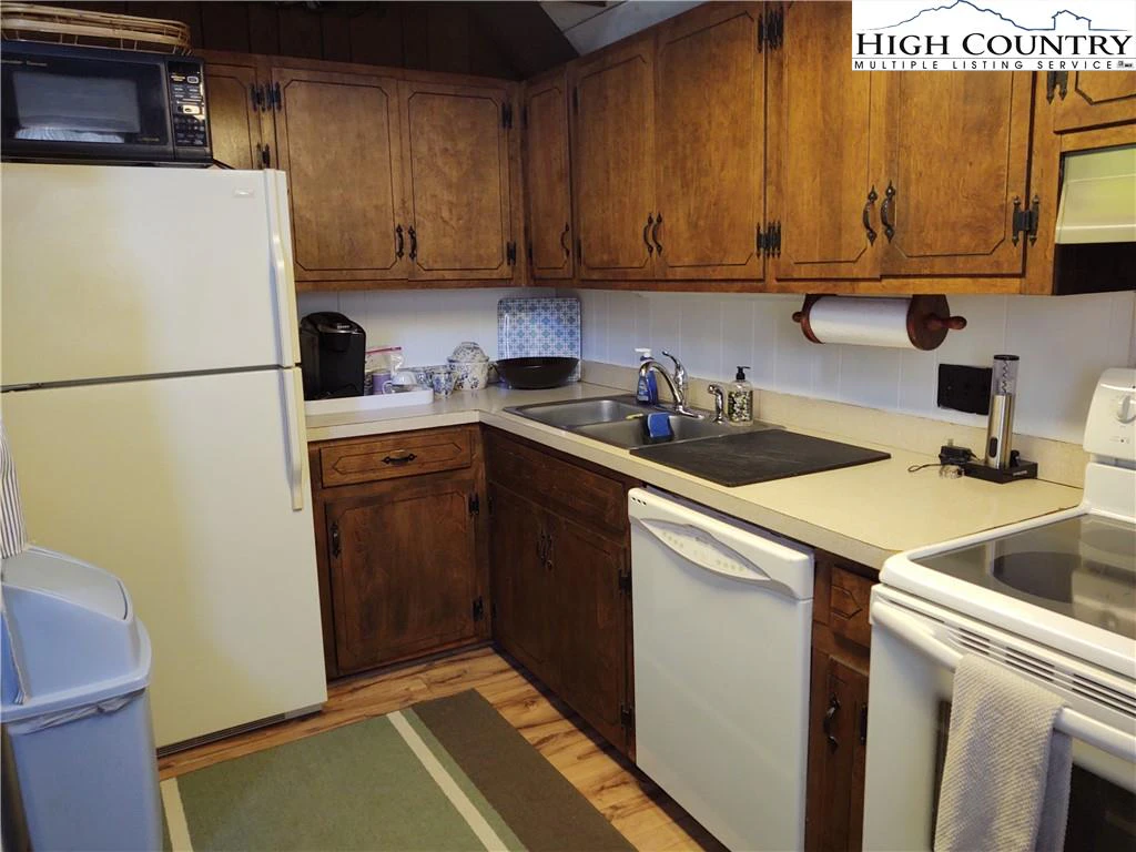 Image number 3 for the current listing