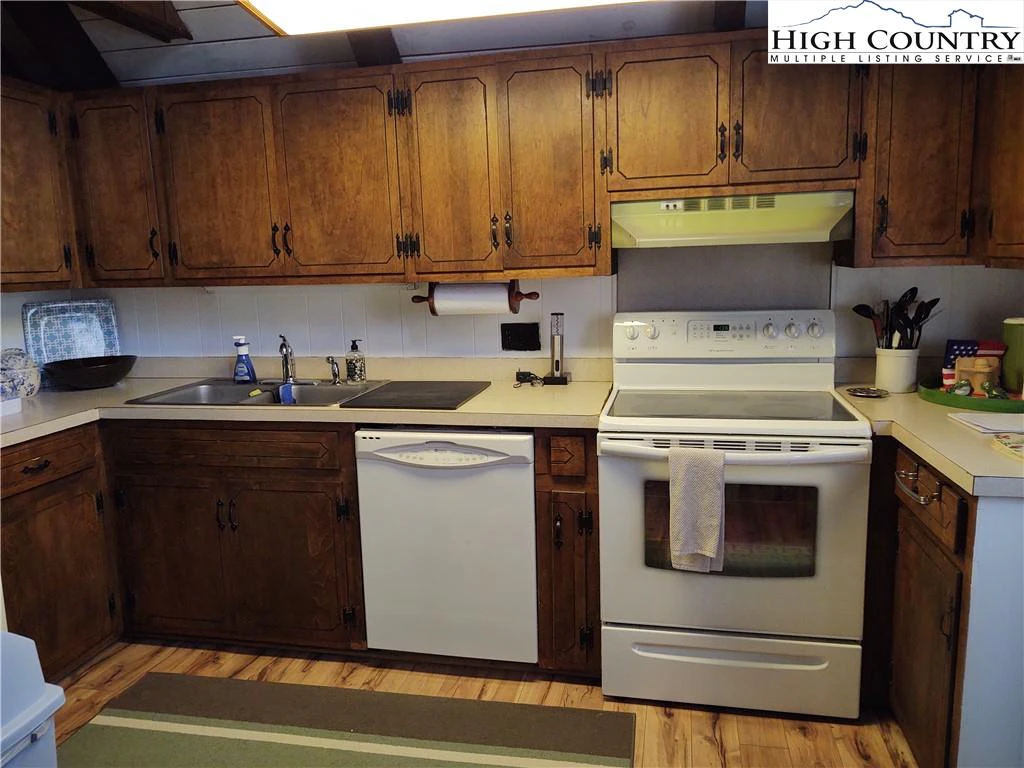 Image number 5 for the current listing