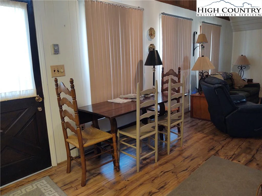 Image number 6 for the current listing