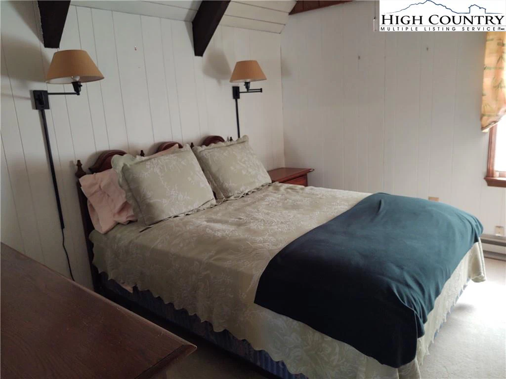 Image number 9 for the current listing