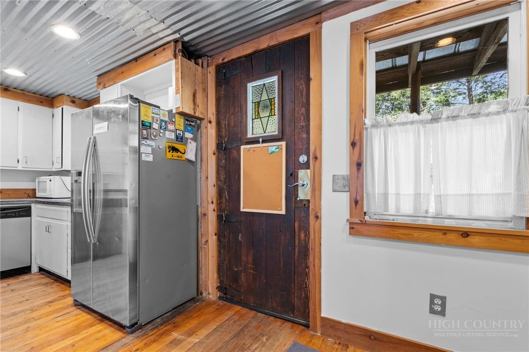Image number 12 for the current listing