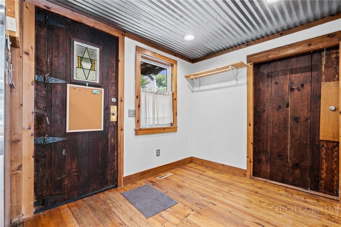 Image number 8 for the current listing