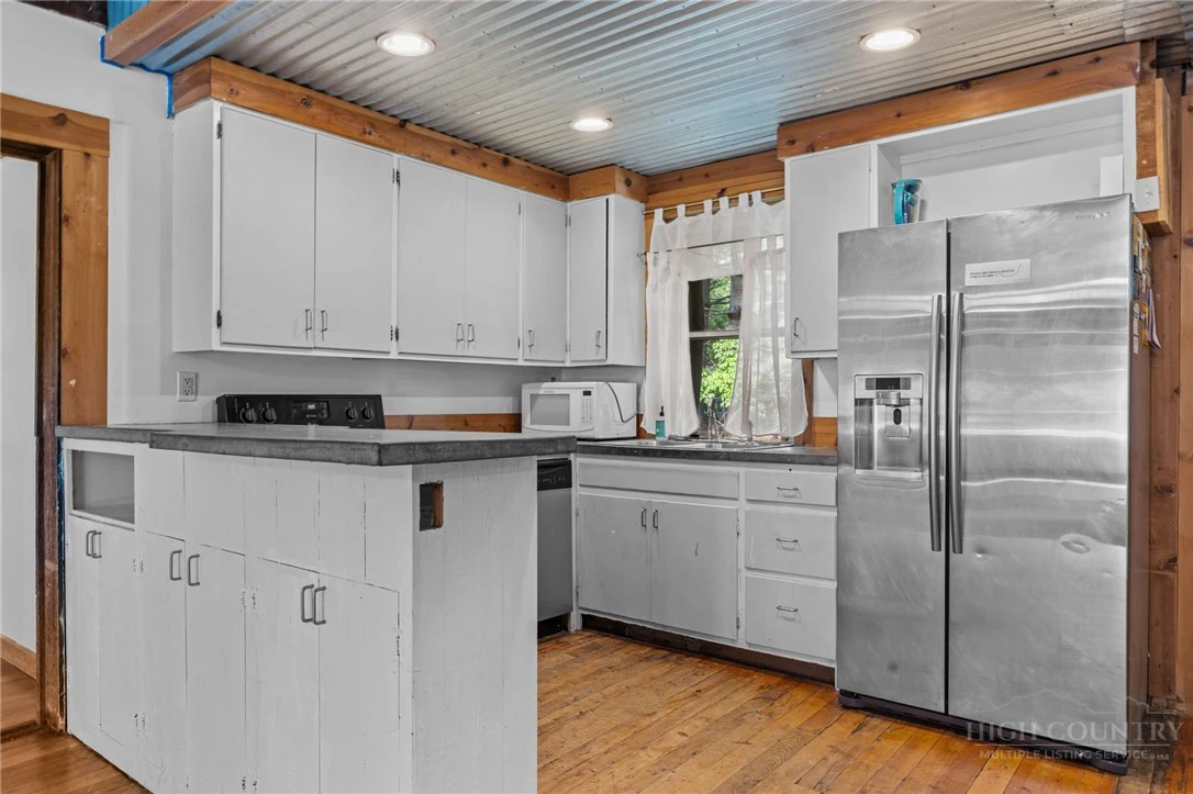 Image number 14 for the current listing