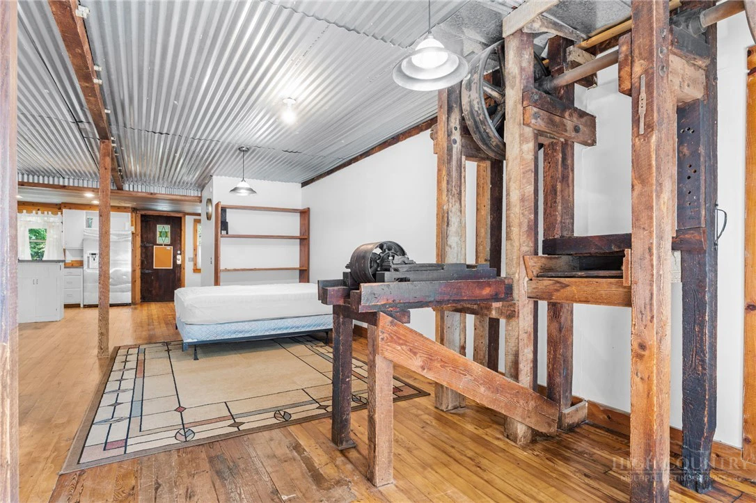 Image number 7 for the current listing