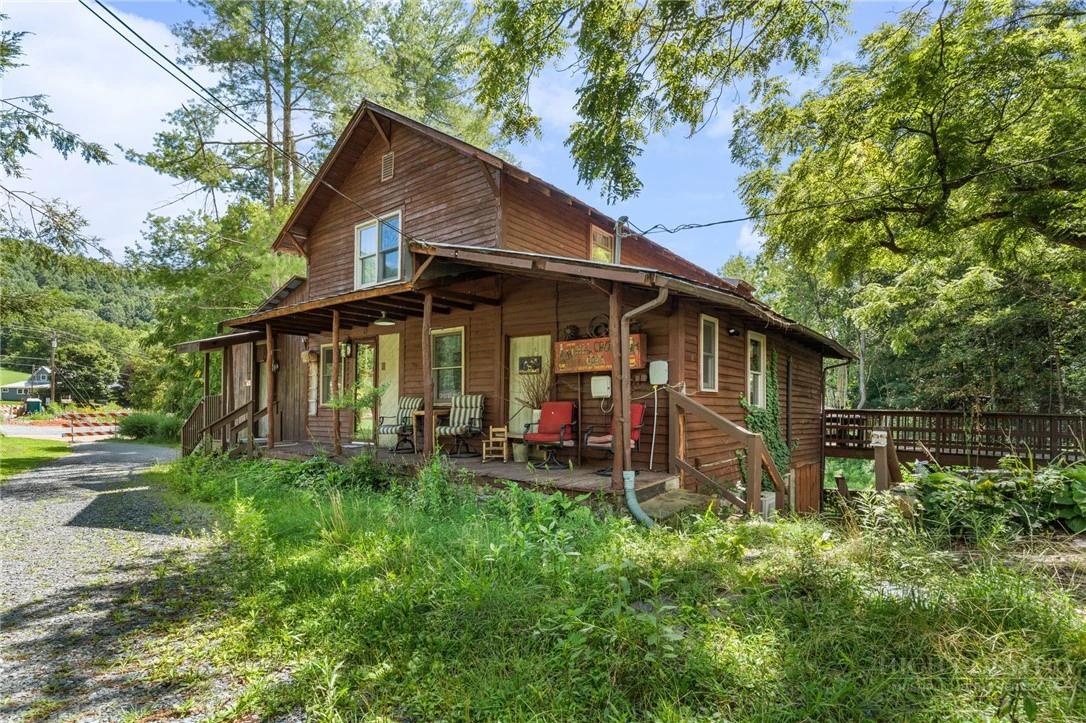 Image number 1 for the current listing