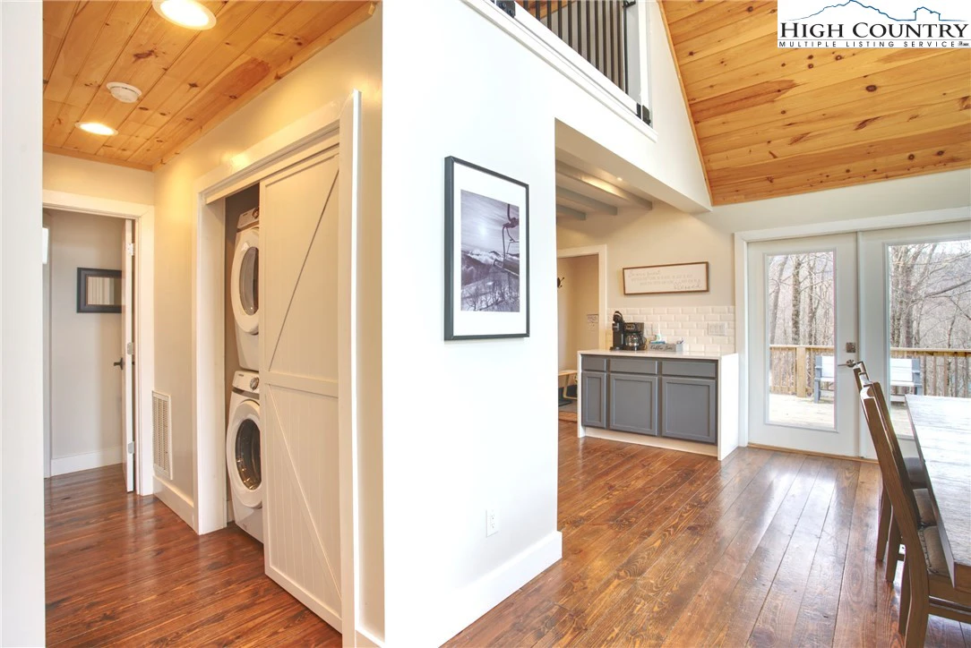 Image number 7 for the current listing