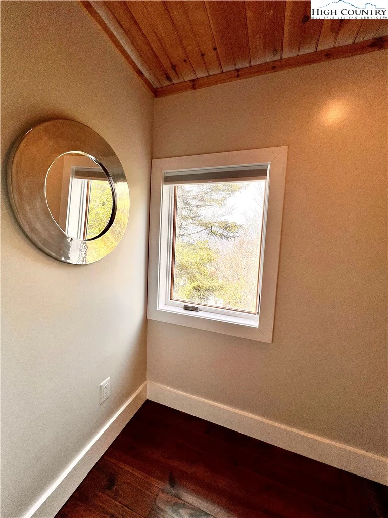 Image number 18 for the current listing