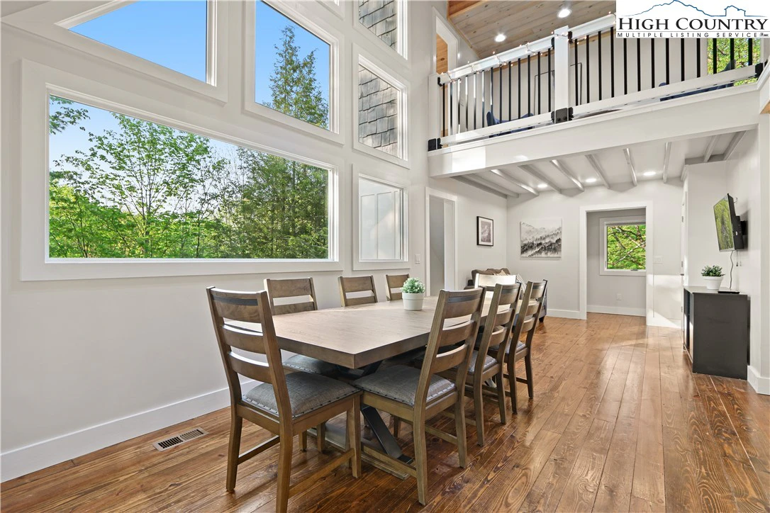 Image number 1 for the current listing