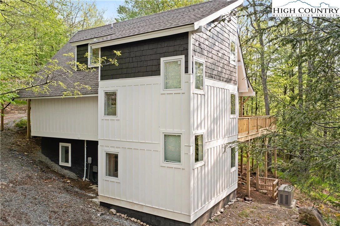 Image number 2 for the current listing