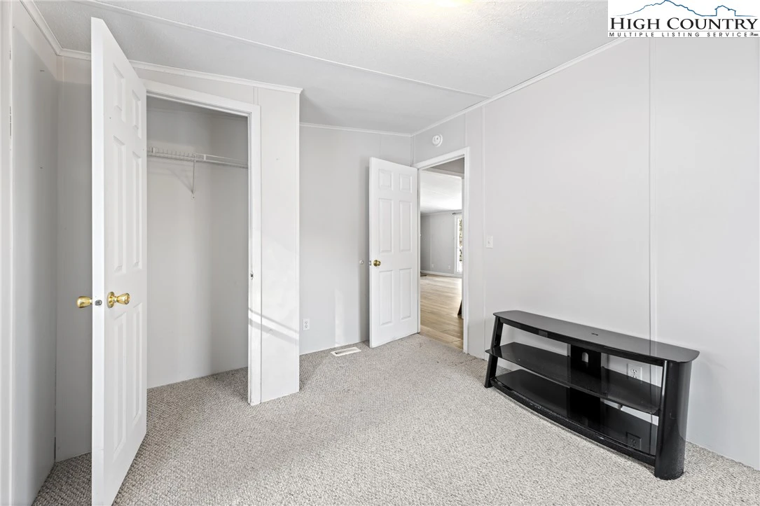 Image number 10 for the current listing