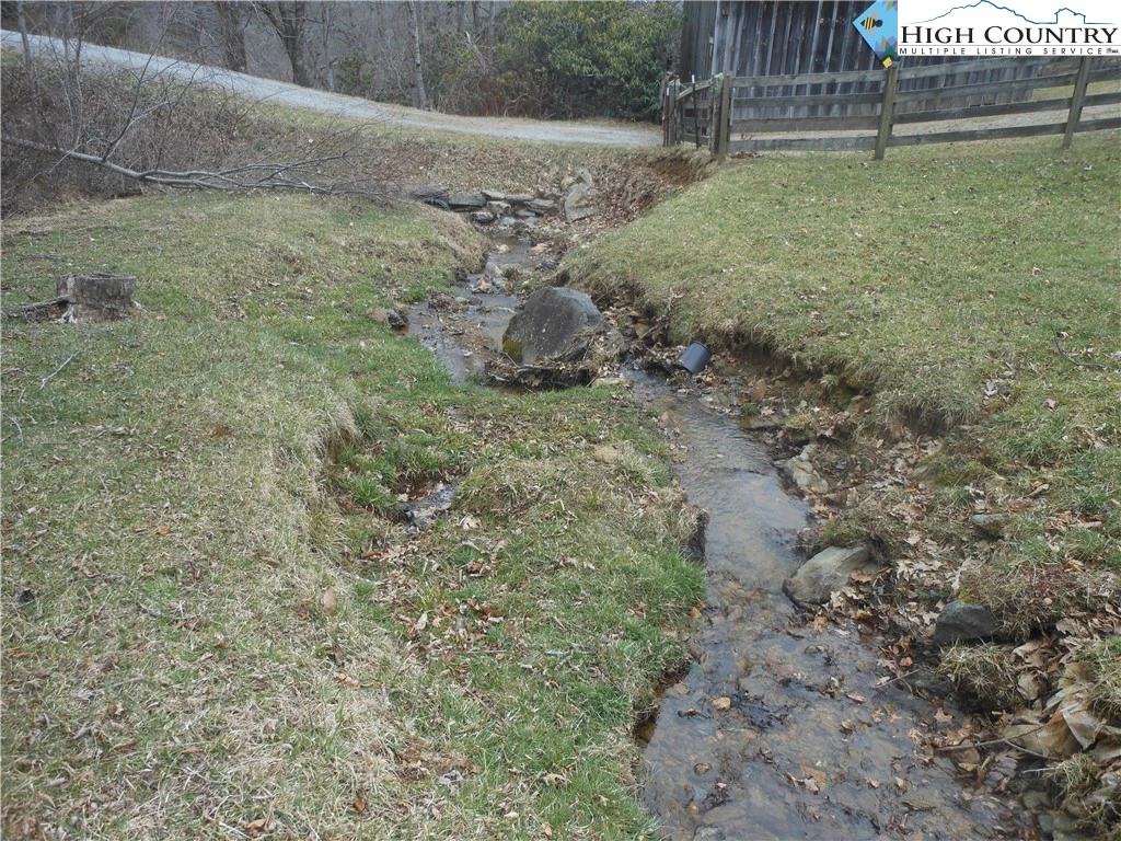 Image number 32 for the current listing