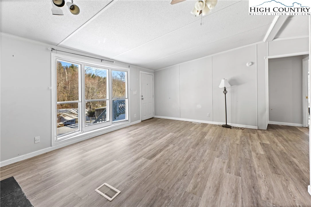 Image number 3 for the current listing