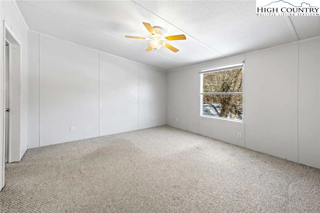 Image number 4 for the current listing