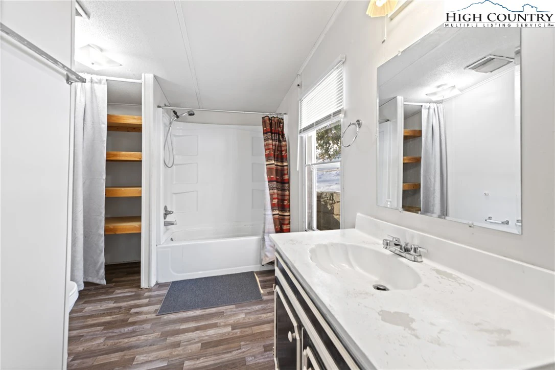 Image number 7 for the current listing