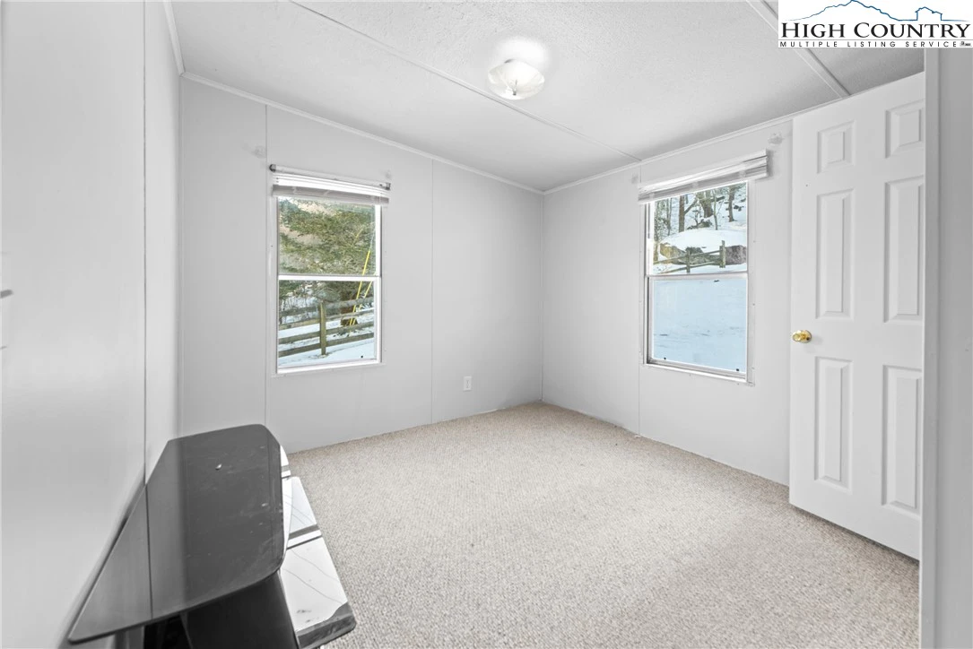 Image number 9 for the current listing