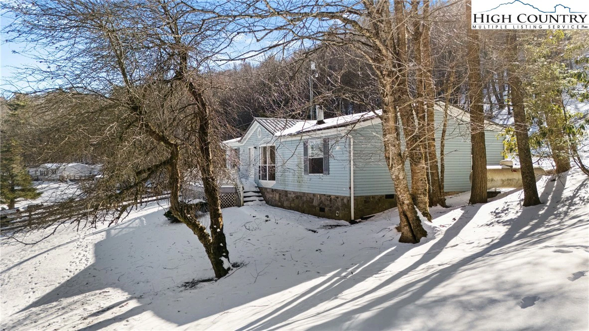 Image number 19 for the current listing