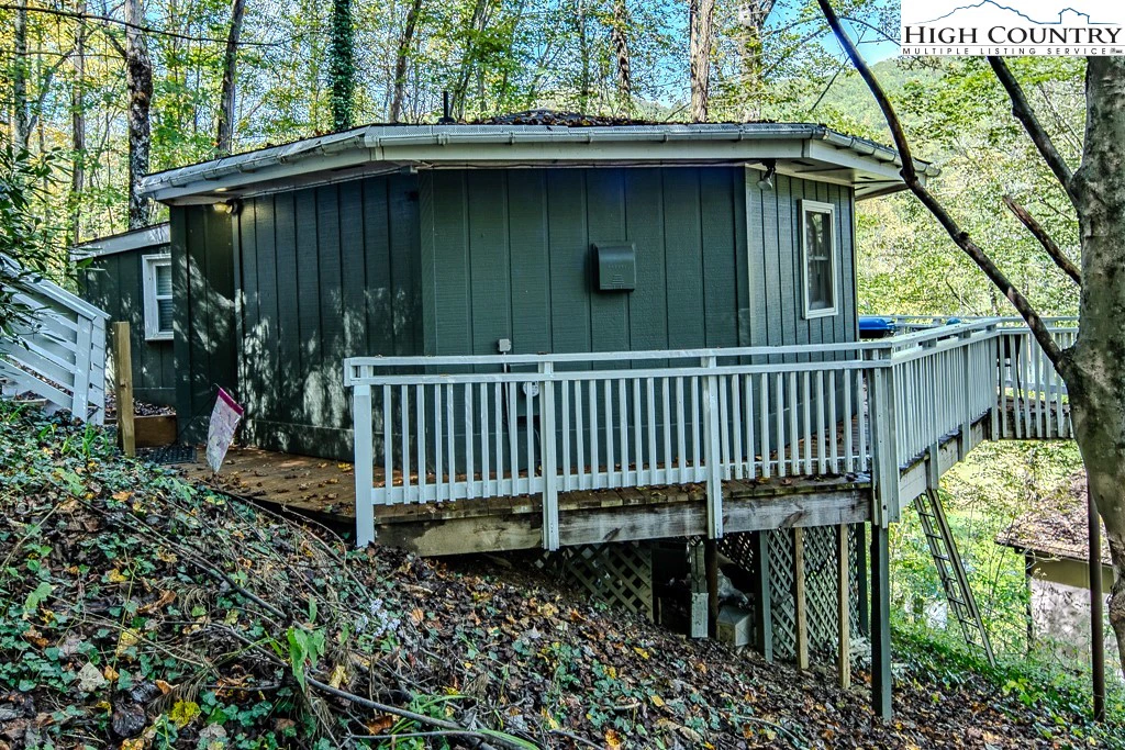 Image number 1 for the current listing