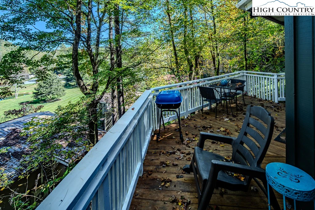 Image number 21 for the current listing