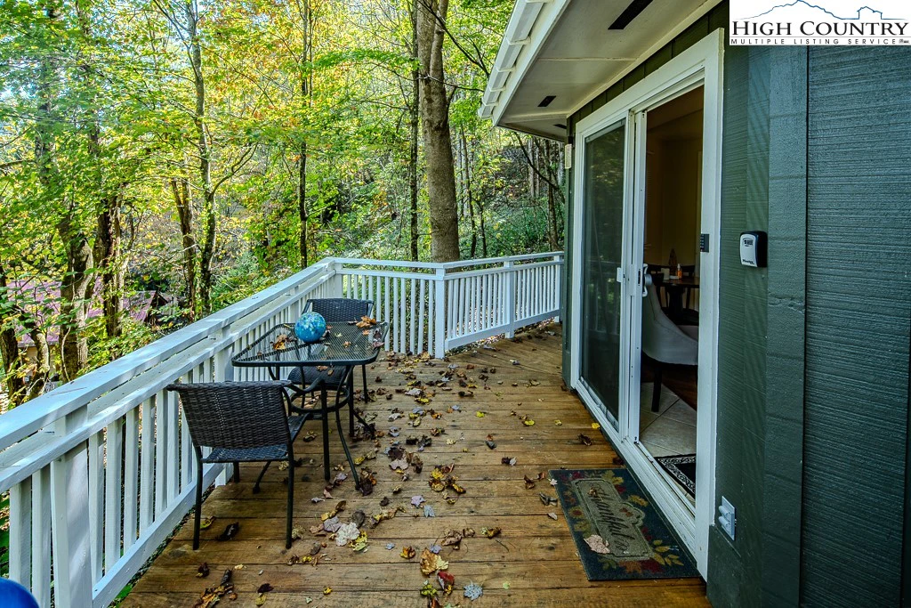 Image number 19 for the current listing