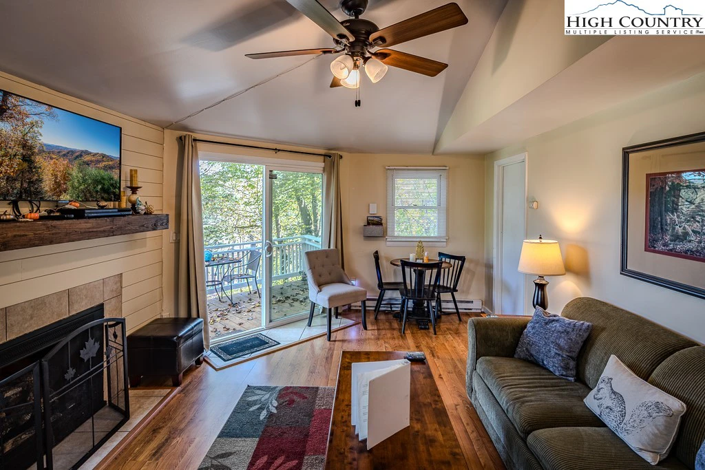 Image number 5 for the current listing