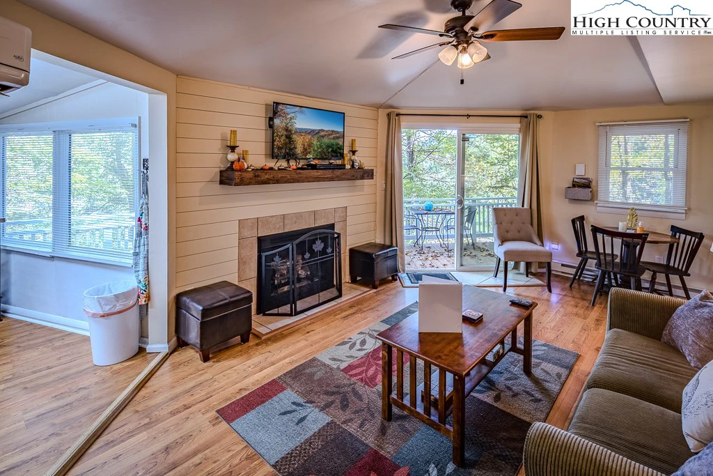Image number 7 for the current listing