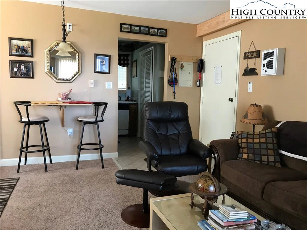 Image number 3 for the current listing