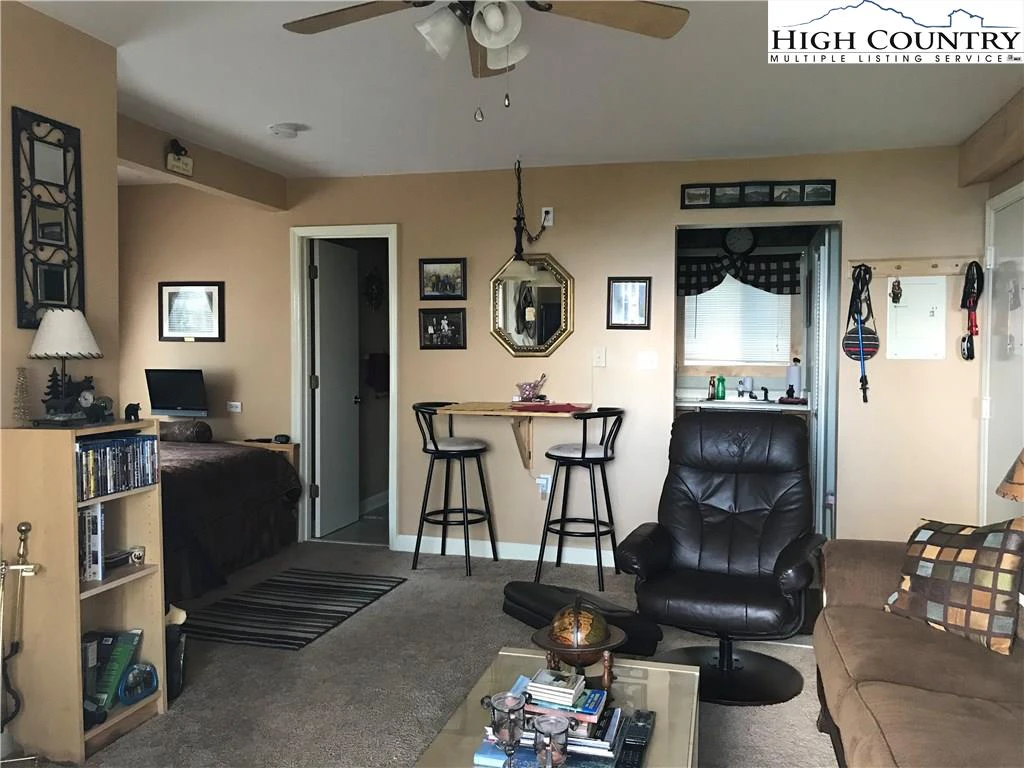 Image number 4 for the current listing