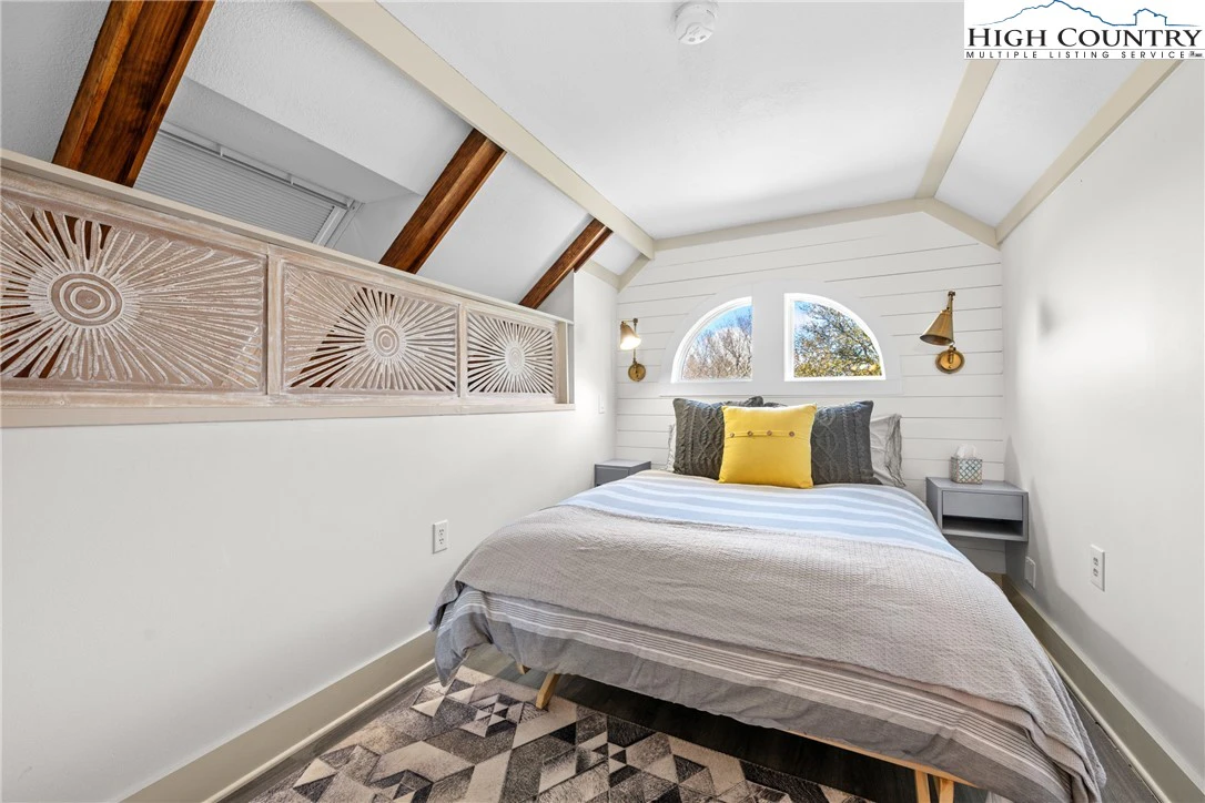 Image number 2 for the current listing