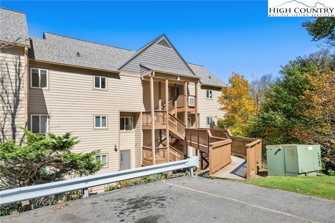 Image number 15 for the current listing