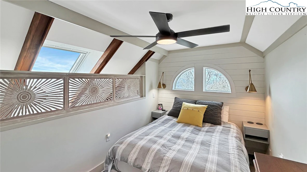 Image number 9 for the current listing