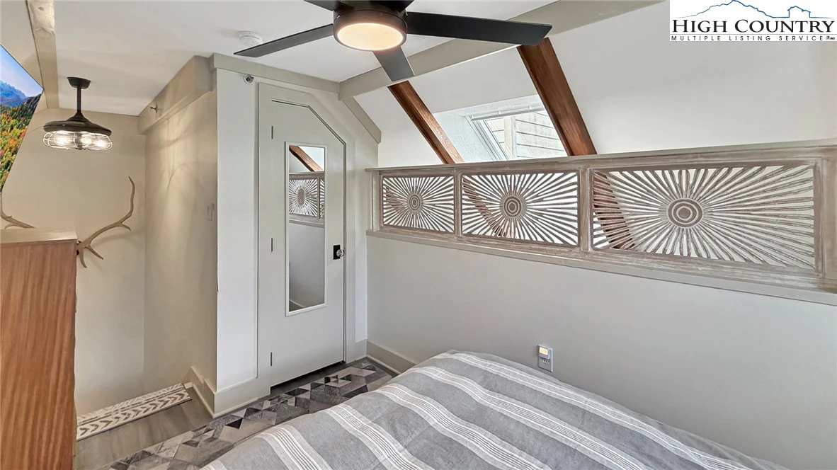 Image number 2 for the current listing