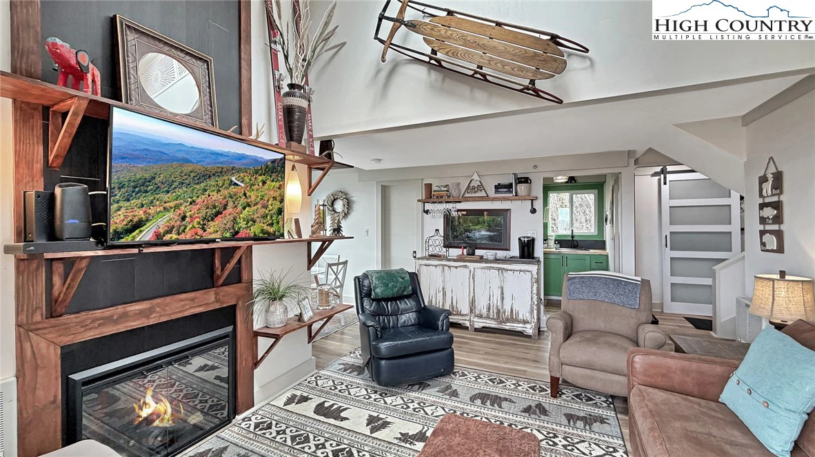 Image number 4 for the current listing