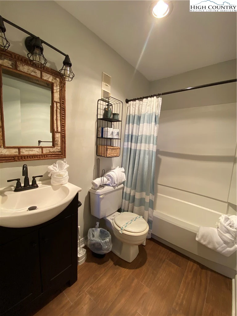 Image number 5 for the current listing